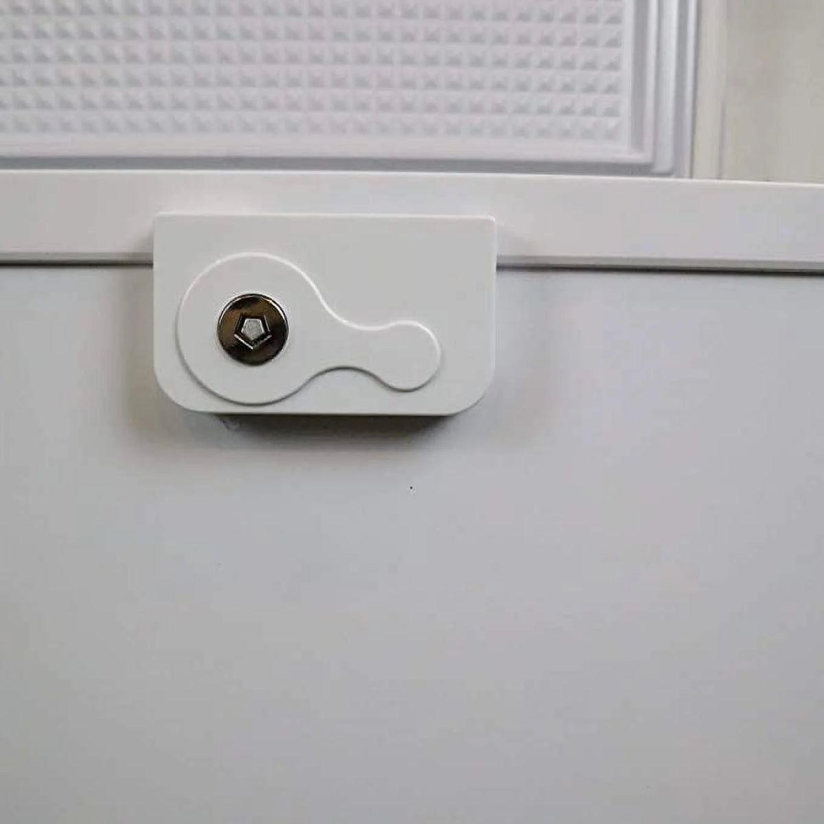 50" Commercial Chest Freezer White L88297