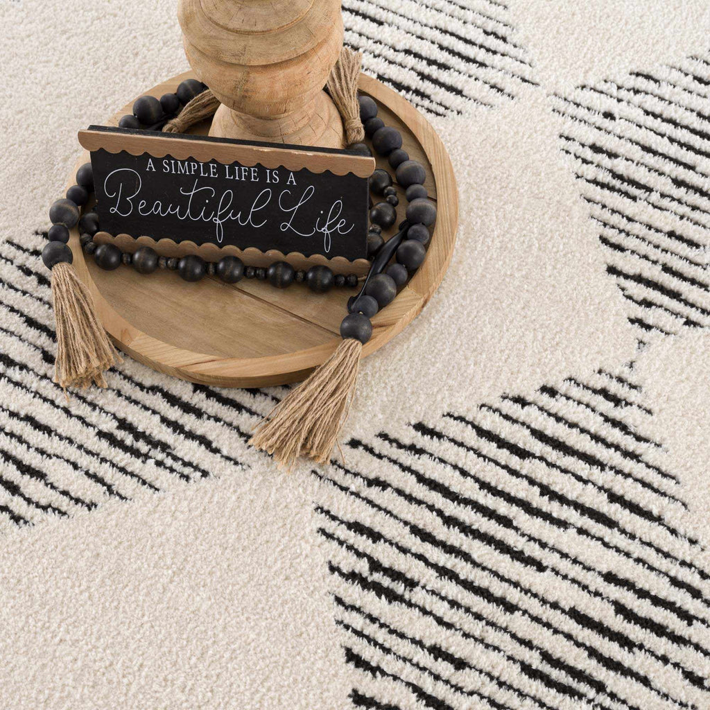 Cream Black White Area Rug H68568