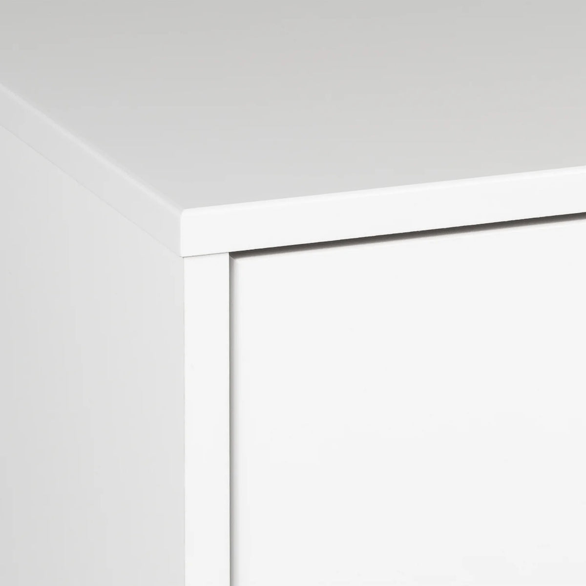 White 4-Drawer Dresser M7163