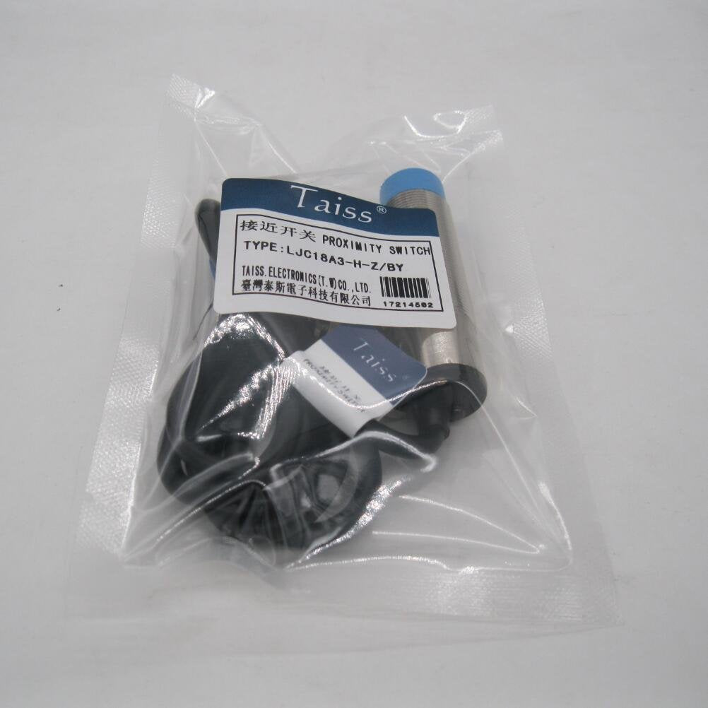 1-10mm Capacitance Proximity Sensor Switch PNP NO DC 6-36V 300mA M18 3-Wire Z961709