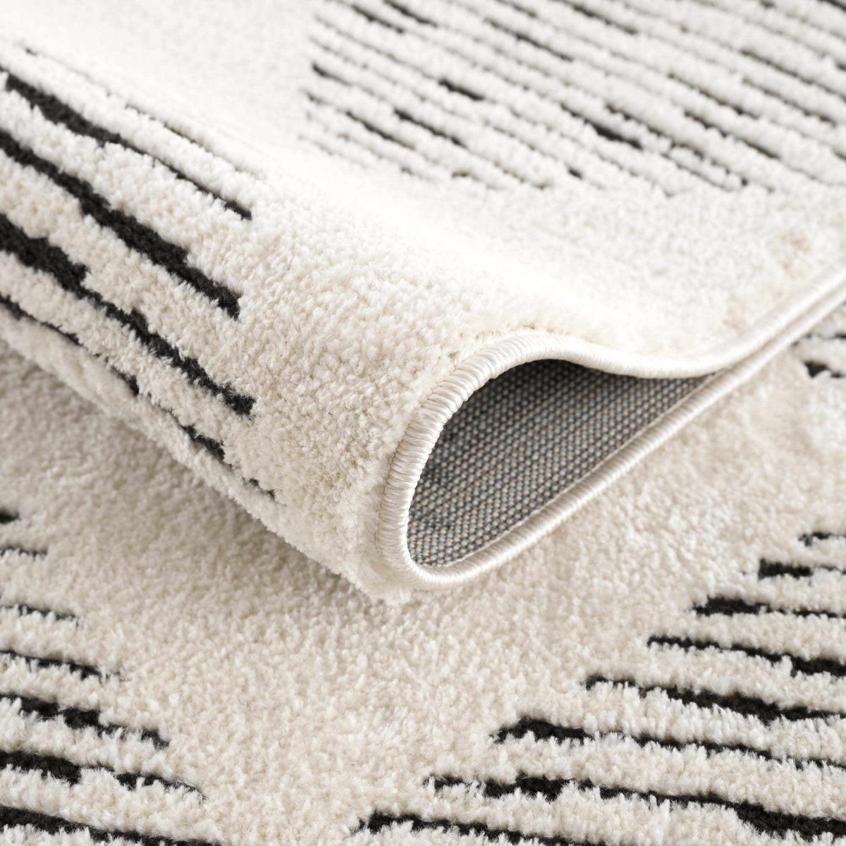 Cream Black White Area Rug H68568