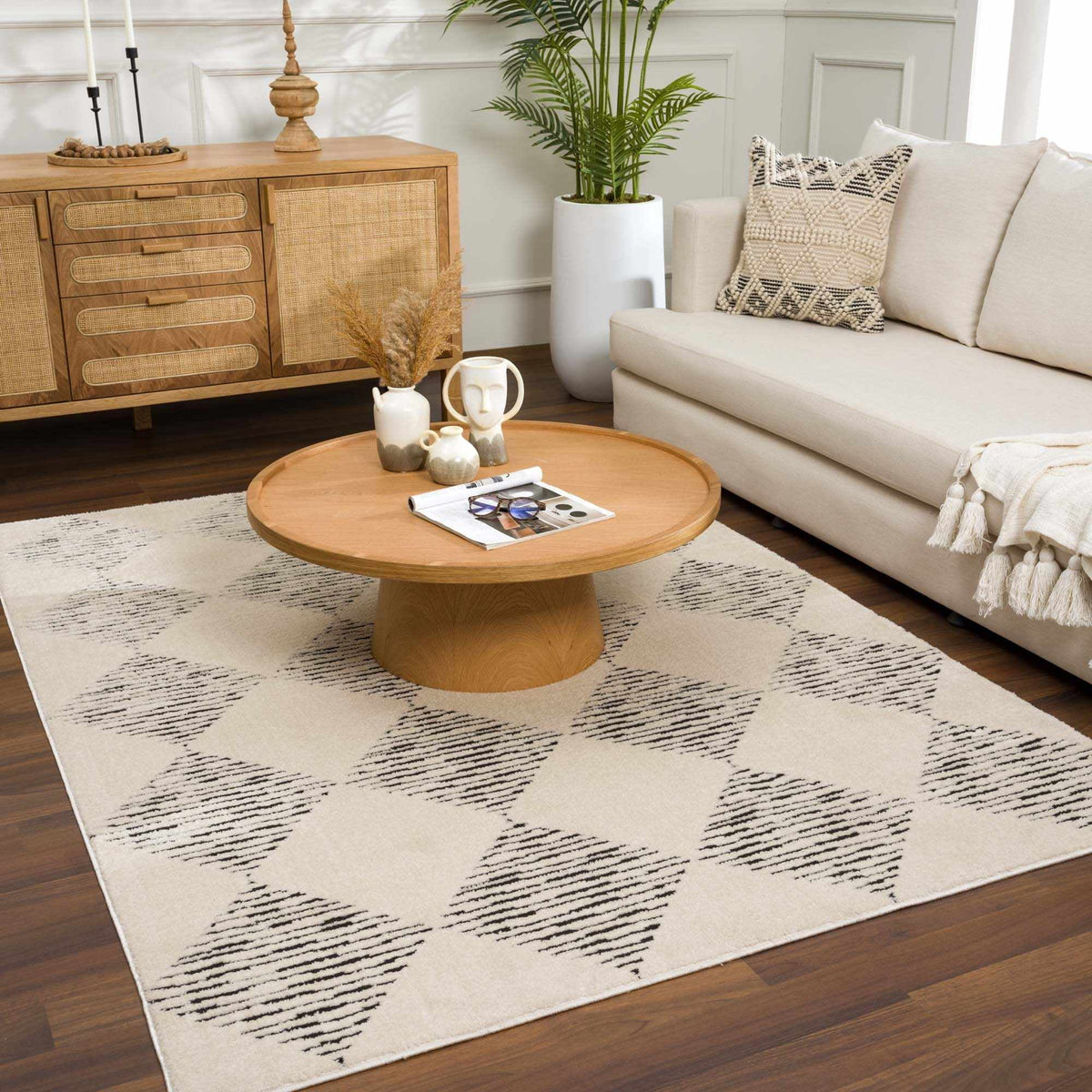 Cream Black White Area Rug H68568