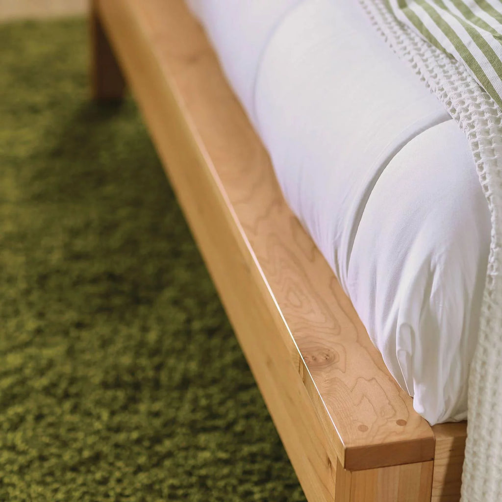 Light Oak Solid Wood Queen Bed O73697