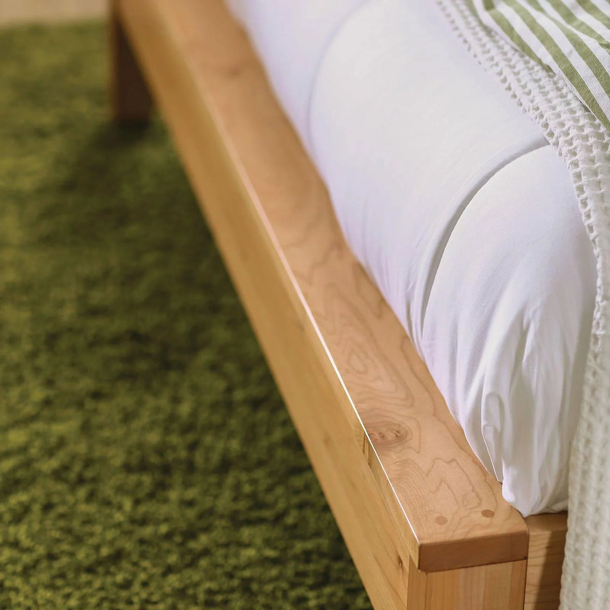 Light Oak Solid Wood Queen Bed O73697
